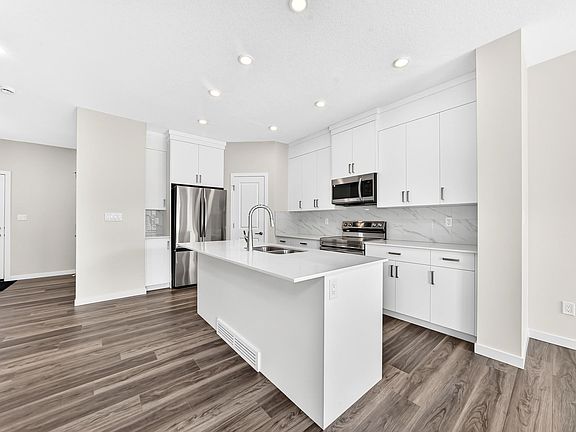 4th image of 2163 Muckleplum Cres SW