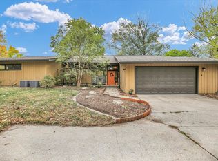 1010 Parkview Dr, Mahomet, IL 61853
