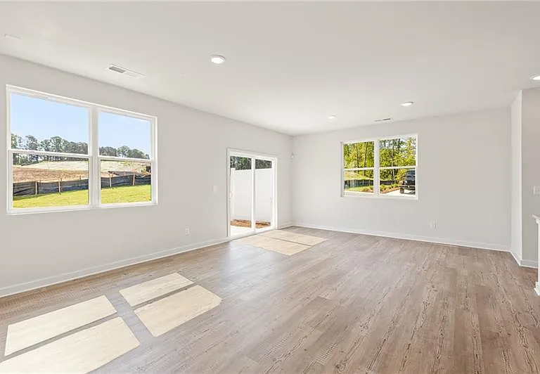 2837 Bullfrog Ln — Photo 3