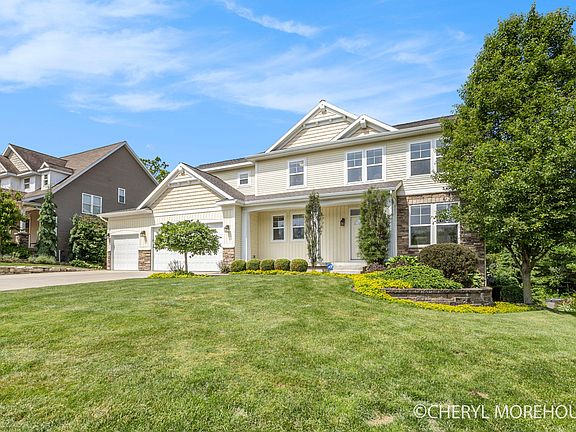 2nd image of 7511 Emerald Woods Dr SE