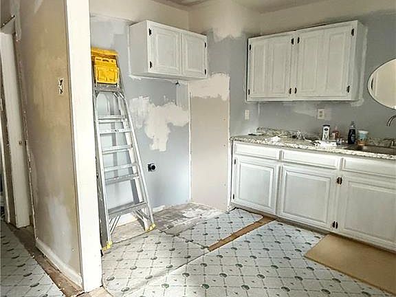 3rd image of 212 N Tonti St
