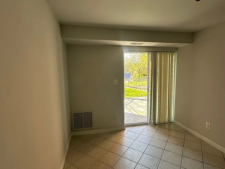 1911 W Baltimore St — Photo 11