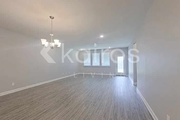 4 bed, 2.0 bath, 2125 sqft, $2,325 — Photo 2