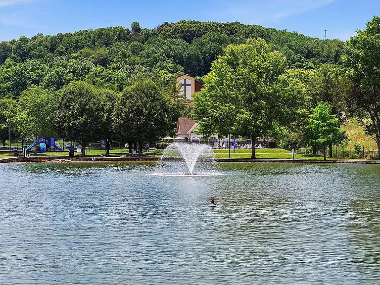 360 Lochmere Dr — Photo 11
