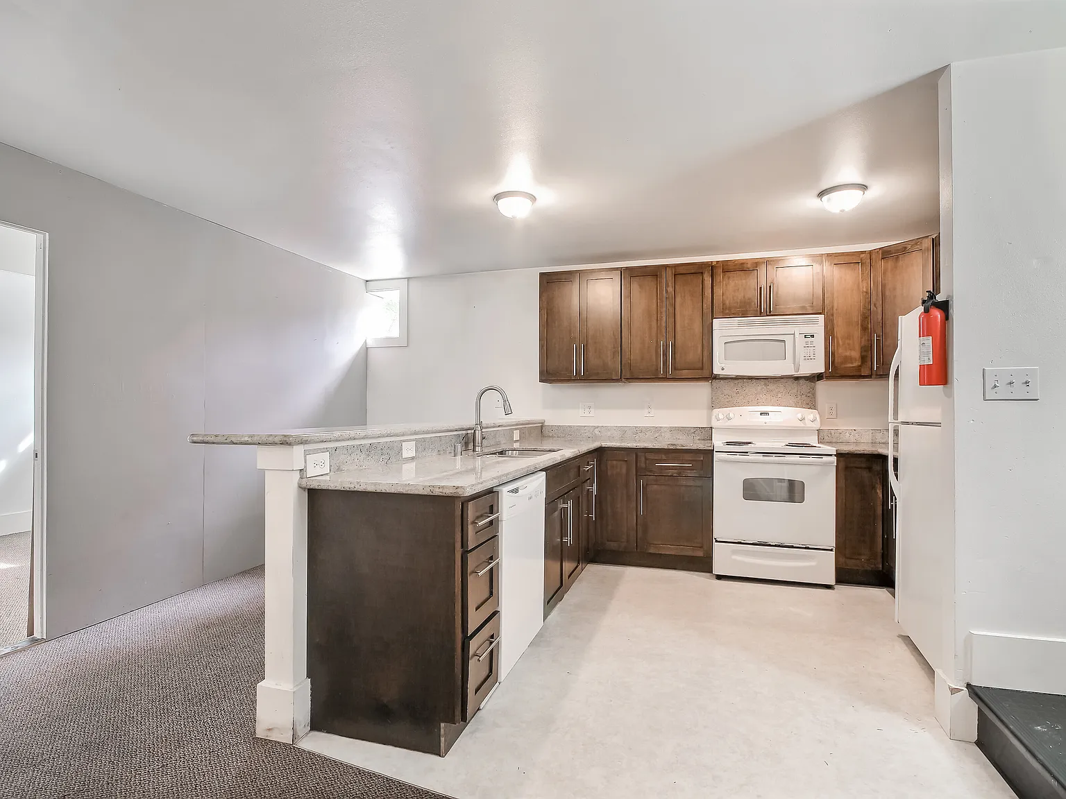 4 bed, 1200 sqft, $5,400 — Photo 3