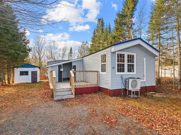 27 Hill St, Lincoln, NB E3B 6W2
