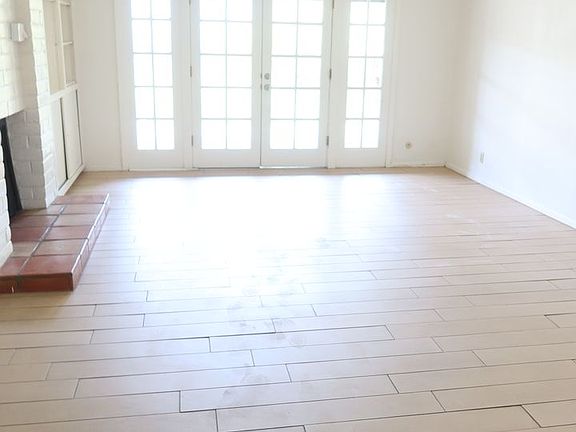 3rd image of 10601 Park View Cir