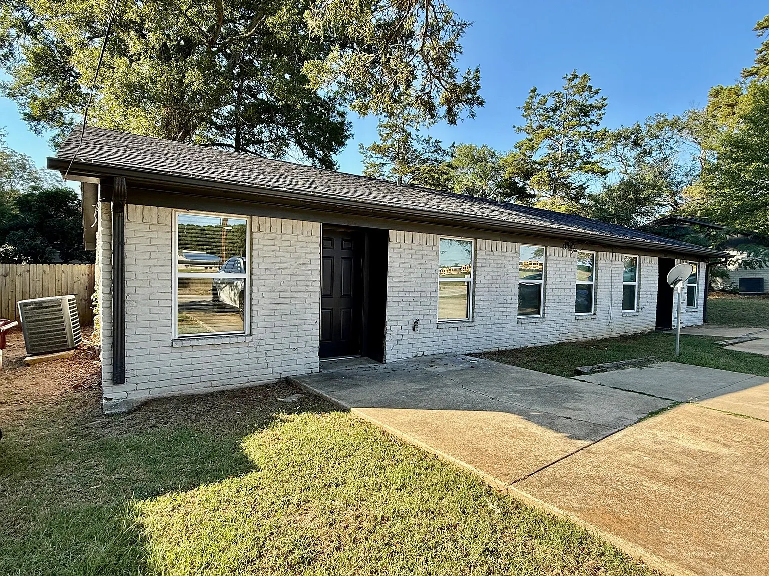 2 bed, 1.0 bath, 850 sqft, $1,200 — Photo 2