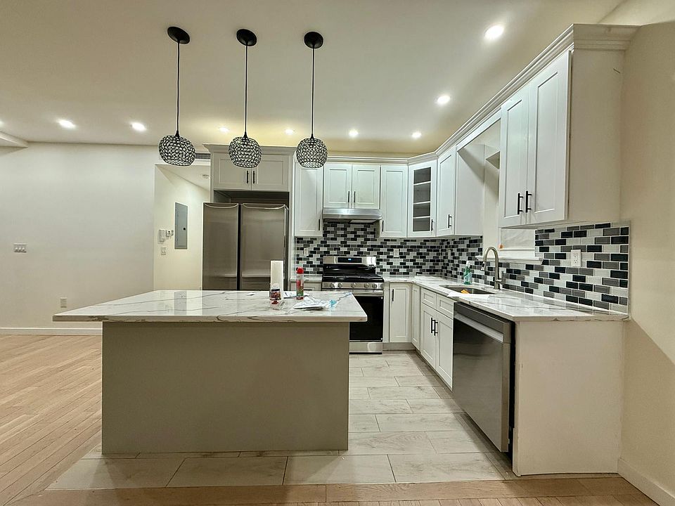 1st image of 252 Armstrong Ave Floor 1