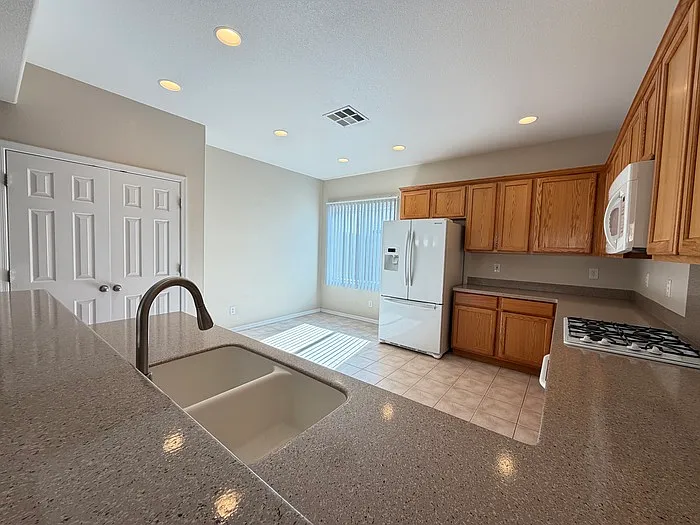 2928 Pitgaveny Ave — Photo 4