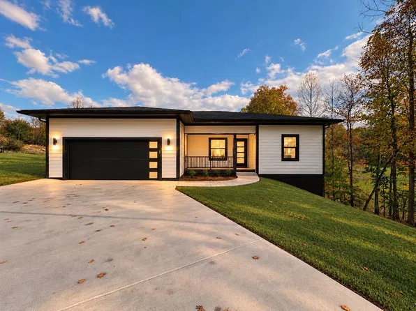 202 King Dr, Kingwood, WV 26537
