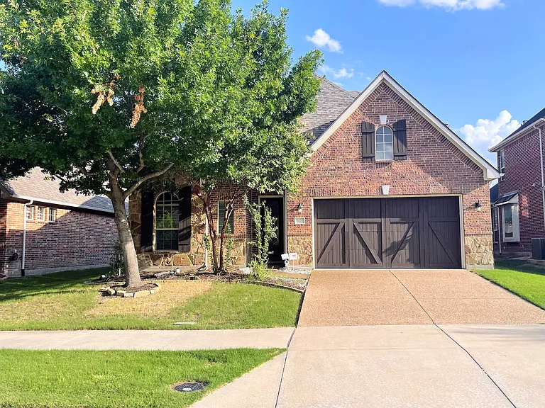 3103 Townsend Dr — Photo 1