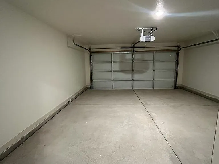 7701 Date Ave — Photo 5