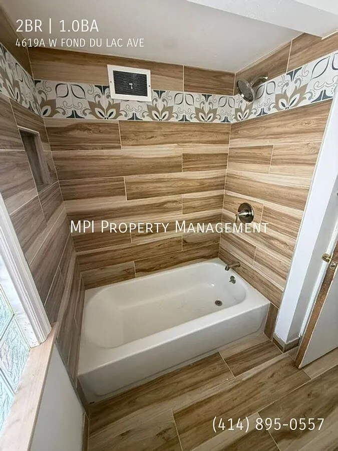 4619A W, Fond du Lac Avenue - 2 Bedroom, 1 Bathroom Upper Duplex — Photo 3