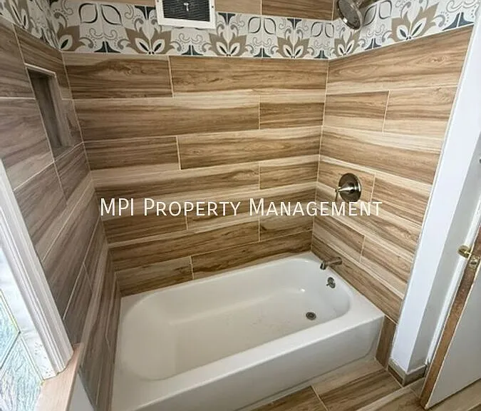 4619A W Fond Du Lac Ave — Photo 3
