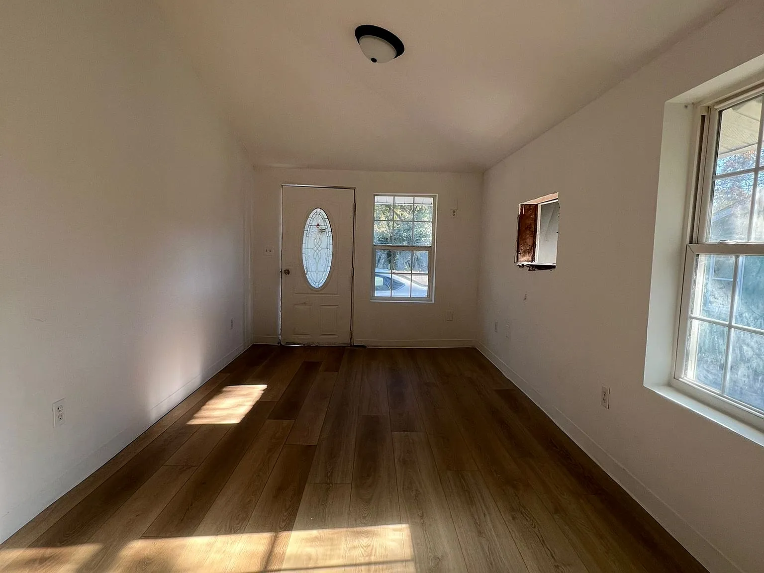 Studio, 1000 sqft, $900 — Photo 3