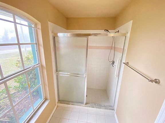 3rd image of 360 Charwood Ave S