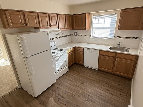 4th image of 33 Willow Dr #D489eb558