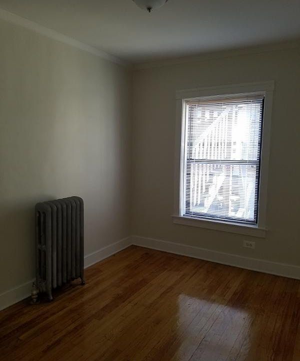 1st image of 1706 W Albion Ave APT 2W