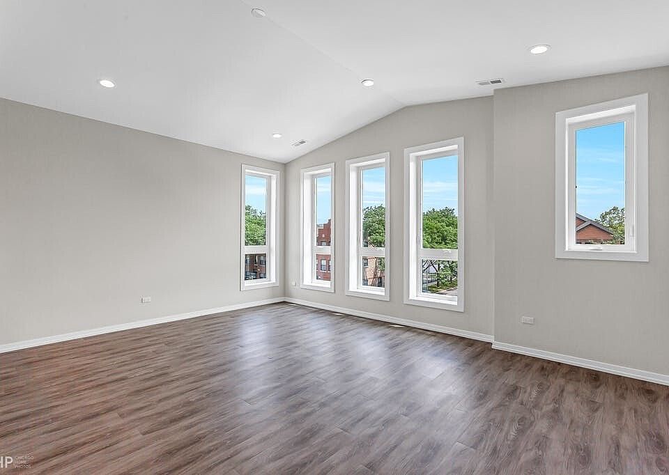 1st image of 4904 S Saint Lawrence Ave #1