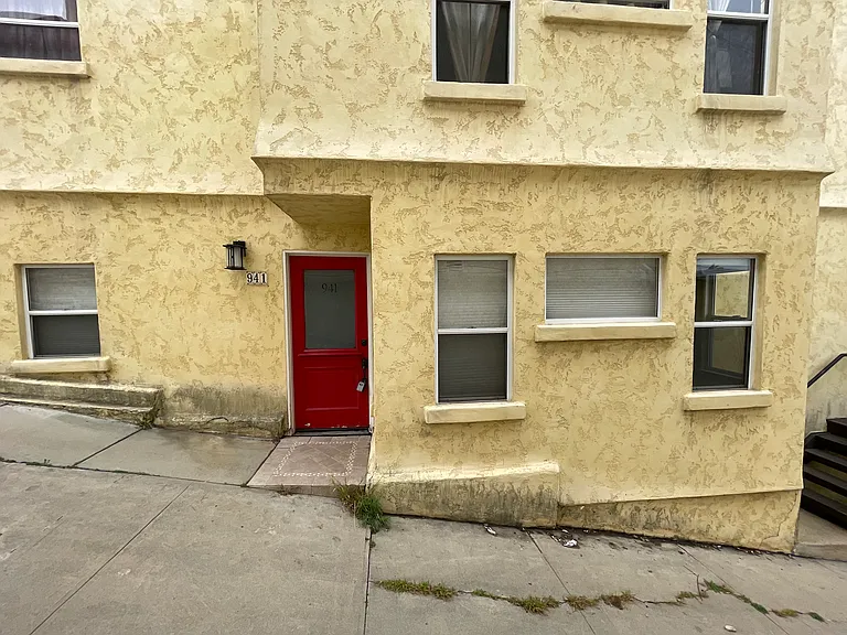 941 26th St — Photo 39