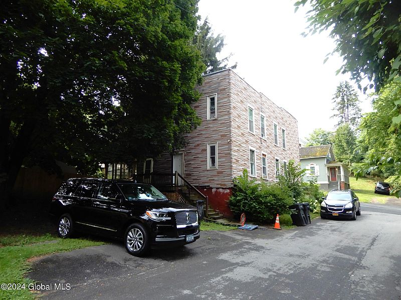 2nd image of 10 Mann Avenue