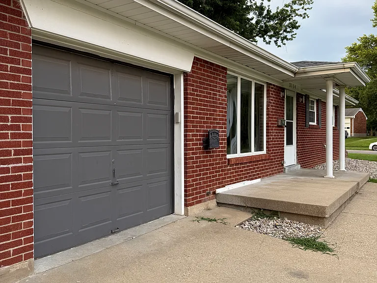 3114 Sudbury Ln — Photo 2
