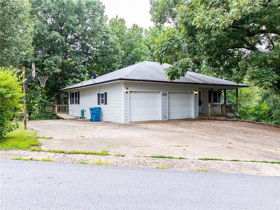 1st image of 209 Redbud Ln NE