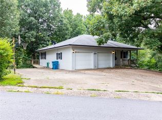 209 Redbud Ln NE, Gravette, AR 72736