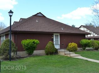 30-4 Tamaron Dr, Waldwick, NJ 07463