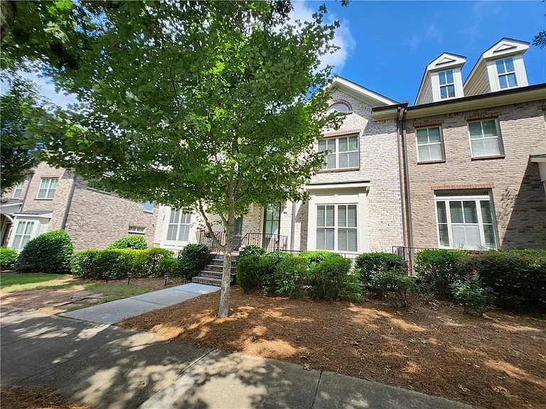 1323 Faircrest Way — Photo 3
