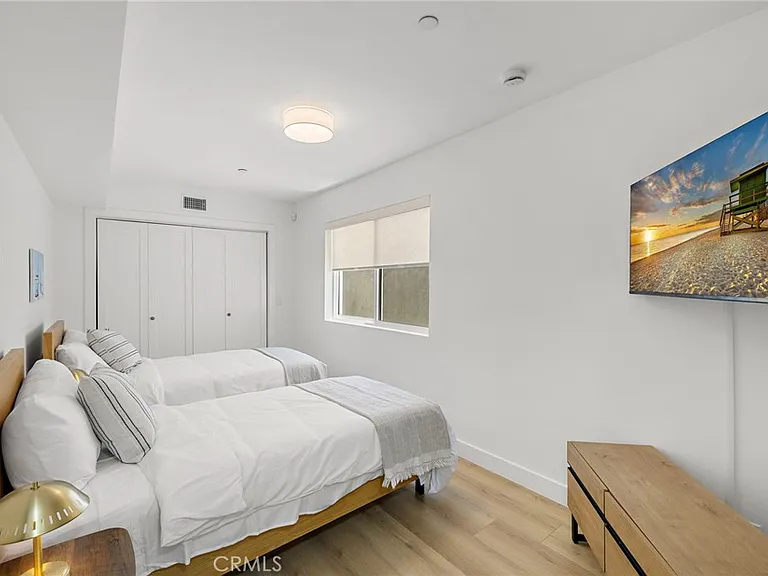 1045 Gaviota Dr #B — Photo 16