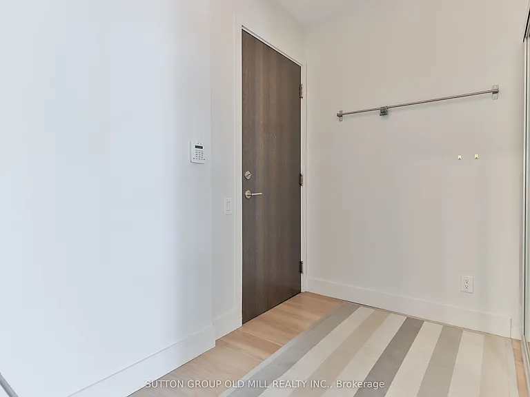 105 The Queensway #2110 — Photo 16