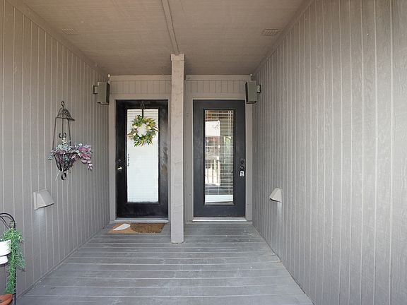 3rd image of 1220 Signal Ridge Pl