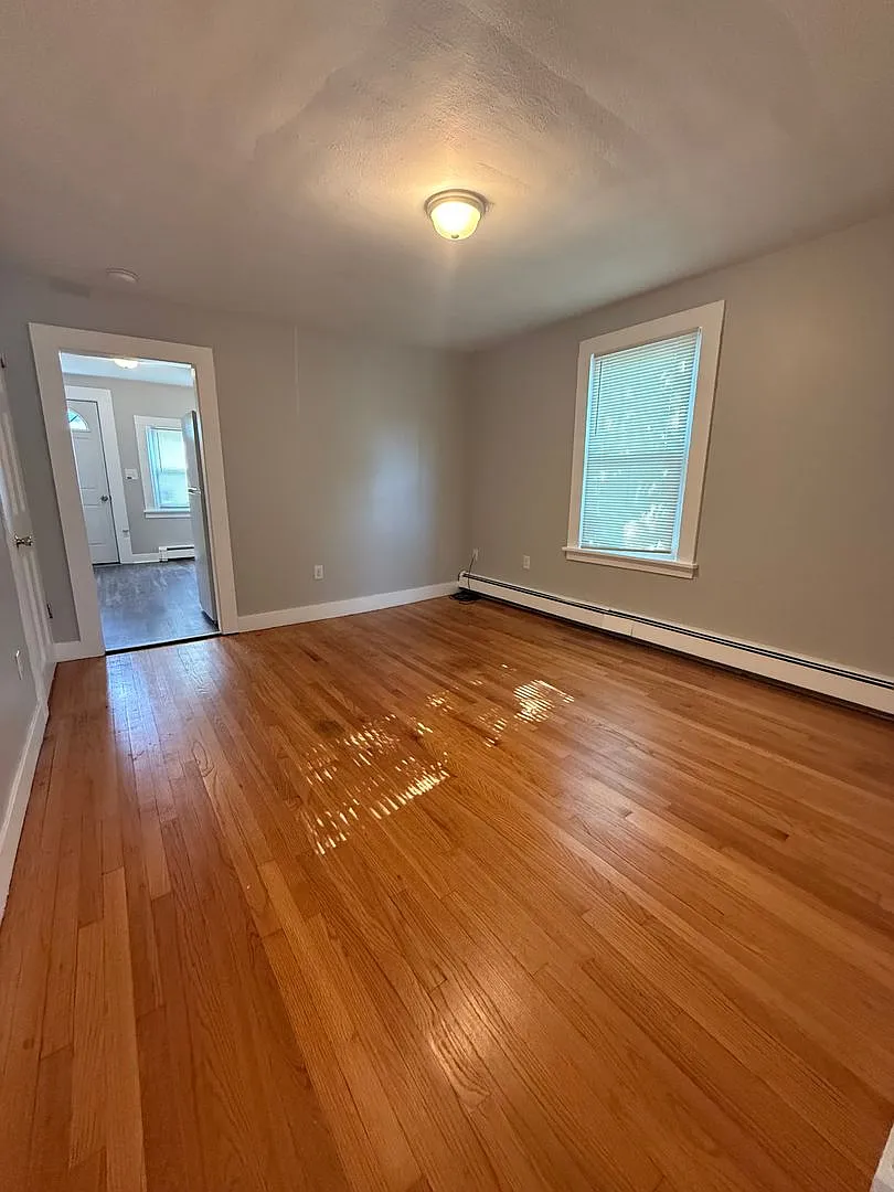 50-52 Bissell Street — Photo 2
