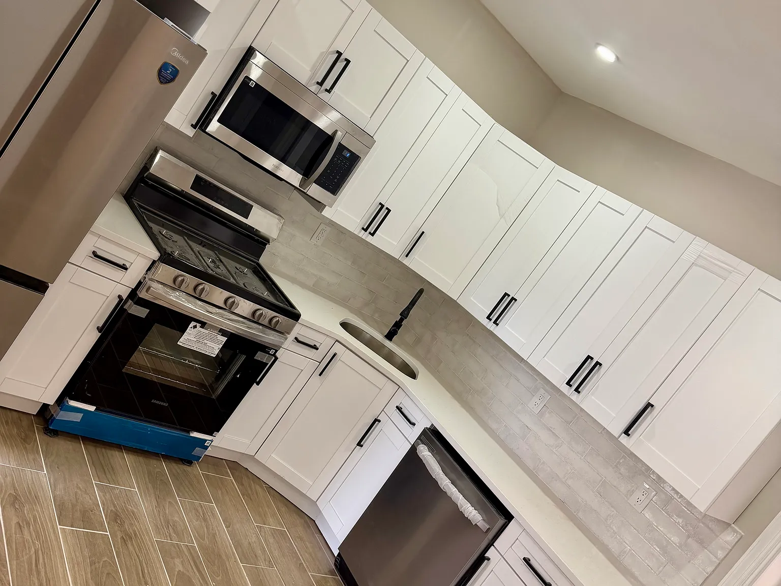 4 bed, 1000 sqft, $895 — Photo 4