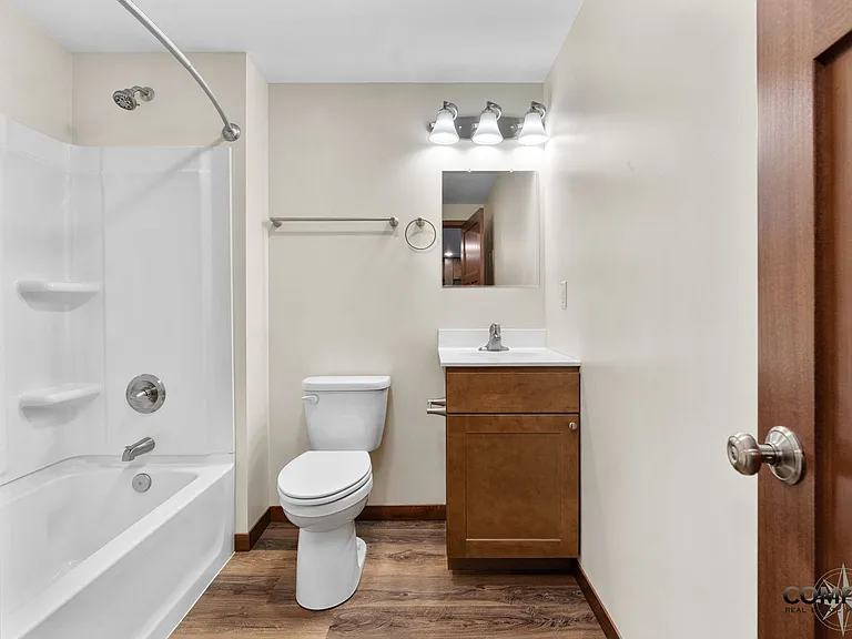 610 Gray St Apartments — Photo 14
