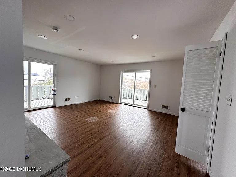 16 Corlies Ave — Photo 5