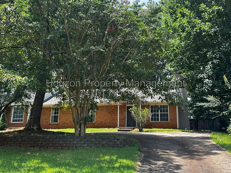 4925 Farmstead Ct NE — Photo 2