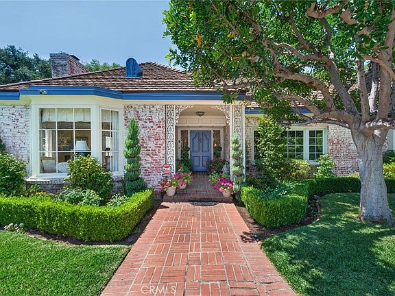 3rd image of 1437 Carmelita Pl