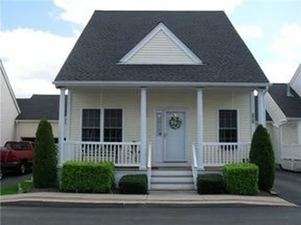 236 Cheshire Dr, Cranston, RI 02921