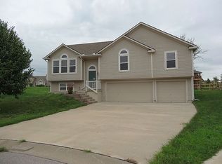 1506 NW Whispering Ct, Grain Valley, MO 64029