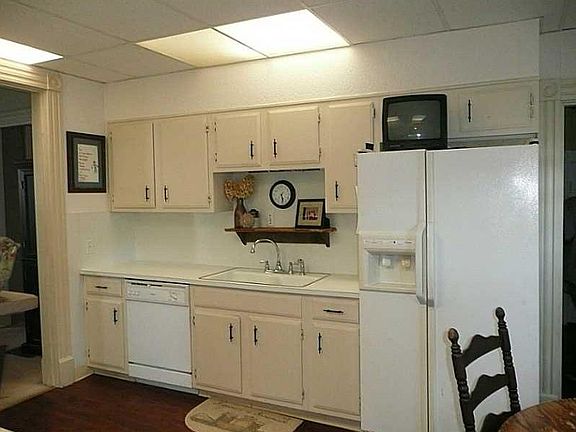 3rd image of 634 Boone St
