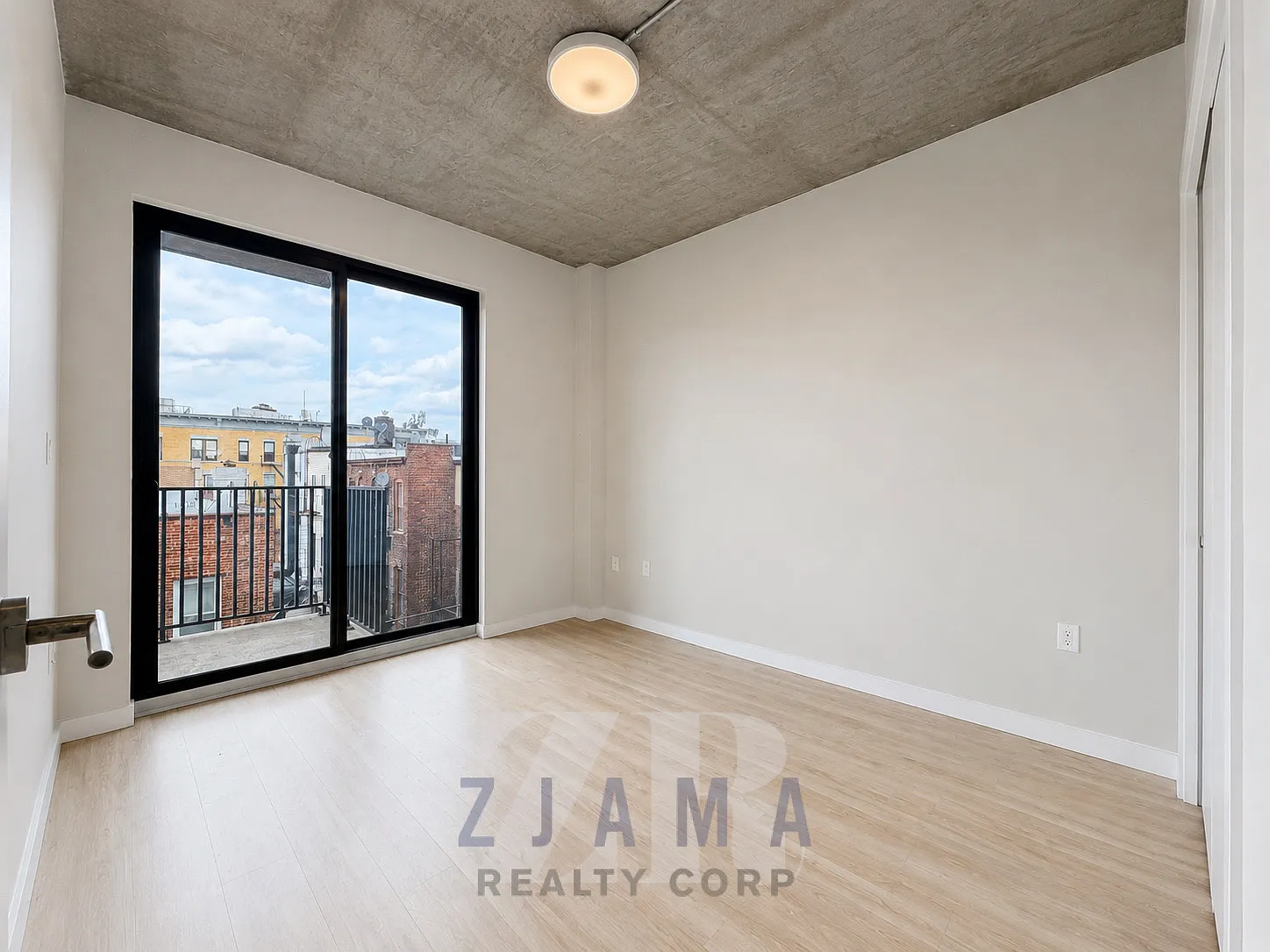 293 Hawthorne Street — Photo 3