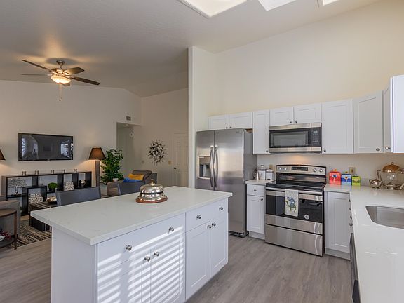 4th image of 3250 W Frankfurt Dr