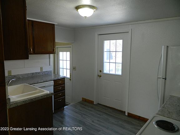 4th image of 6211 Porter Ave