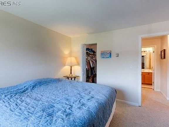 Note - the carpet has now been replaced by brand new wood-look floors. Will post new photos ASAP!