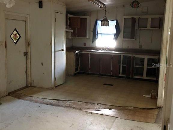 2nd image of 2368 Royal Palm Dr NE
