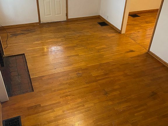 5th image of 4574 Innes Ave