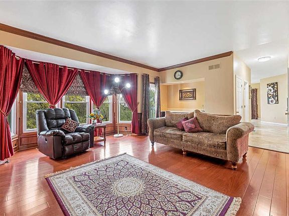 5th image of 121 Boathouse Dr